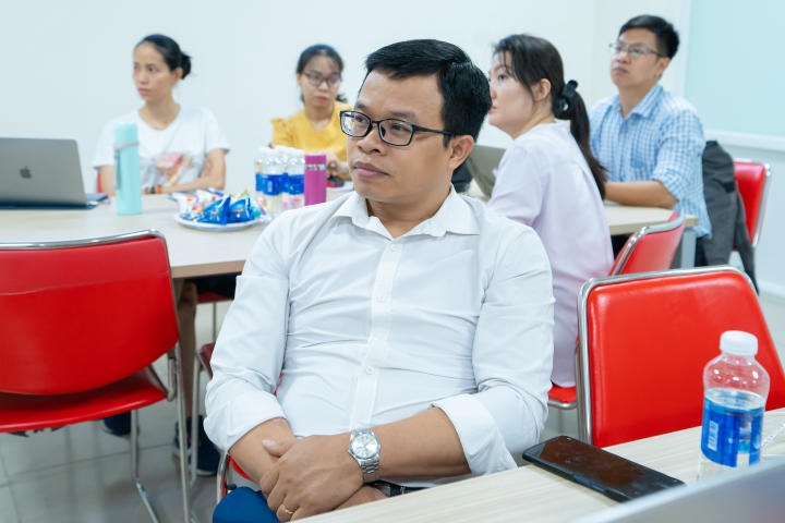 Viện Công nghệ Việt - Nhật tổ chức tập huấn “Tư duy thiết kế dự án” cho đông đảo CB-GV-NV Trường 28