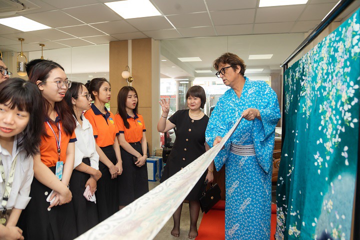 Sinh viên Khoa Nhật Bản học tìm hiểu về quy trình may Kimono tại Công ty TNHH Nihonwasou 86