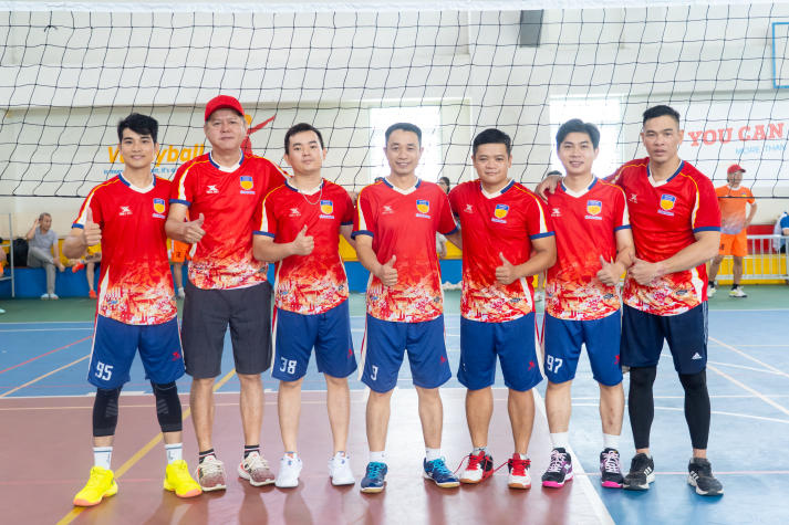 [Hội thao CB-GV-NV HUTECH 2025]: Bóng chuyền nam xác định 4 cái tên tiến vào Bán kết 21