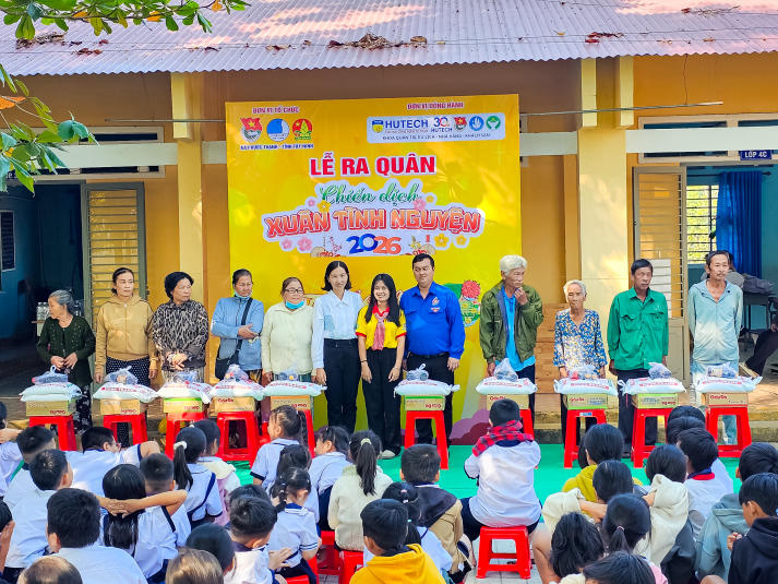 Tuổi trẻ Khoa Quản trị Du lịch - Nhà hàng - Khách sạn mang xuân đến vùng đất nghĩa tình 56