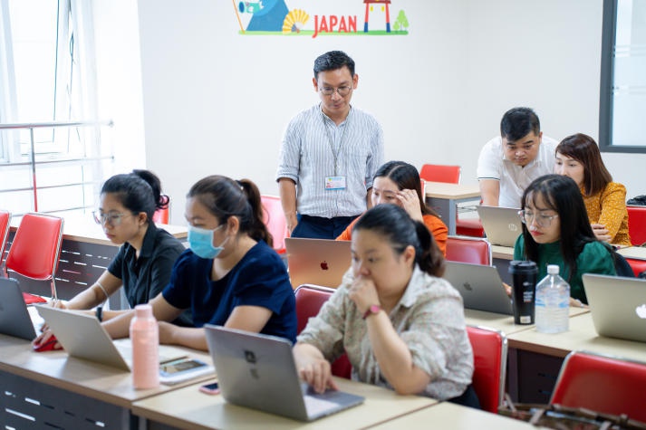 Trung tâm Dạy học số tổ chức tập huấn cách xây dựng và vận hành hệ thống LMS cho giảng viên Viện Công nghệ Việt - Nhật HUTECH 77