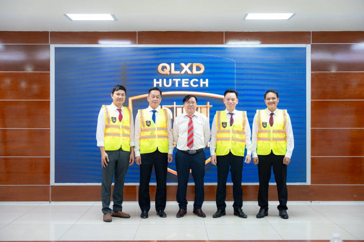 Học viên ngành Quản lý xây dựng chương trình đào tạo từ xa thể hiện bản lĩnh tại buổi bảo vệ đồ án tốt nghiệp 214