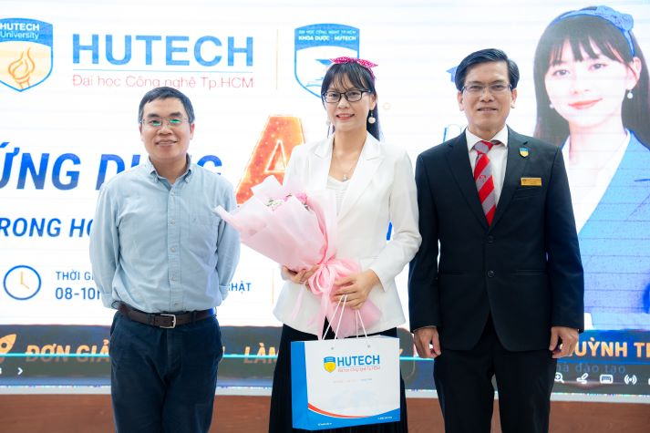 Ứng dụng AI trong học tập, nghiên cứu khoa học và phát triển bản thân cùng sinh viên Khoa Dược 15