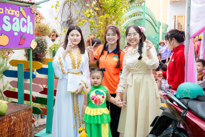 Một mùa Trăng trọn vẹn: Sinh viên Khoa Tài chính - Thương mại HUTECH đem niềm vui đến trẻ em Vĩnh Long 140