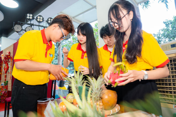 [Video] HUTECH Chào Xuân 2026: “Bật mood” Tết Việt giữa khuôn viên trường 120