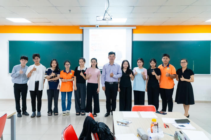 Chuyên gia tiếp sức, thí sinh HUTECH Startup Wings 2025 bứt phá hành trình khởi nghiệp 70