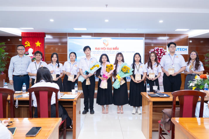 ​Ra mắt những “thủ lĩnh mới” tại Đại hội Liên Chi hội Khoa Quản trị Du lịch - Nhà hàng - Khách sạn nhiệm kỳ 2025 - 2028 101