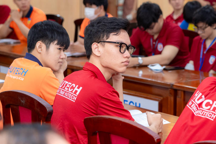 [Video] Sinh viên Viện Kỹ thuật đón đầu công nghệ trạm sạc xe điện và lưu trữ năng lượng BESS 47