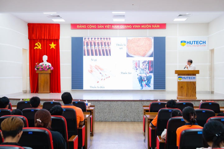 Sinh viên HUTECH sôi nổi tìm hiểu “Tác hại của thuốc lá và thuốc lá thế hệ mới đối với sức khoẻ của thanh thiếu niên” 99