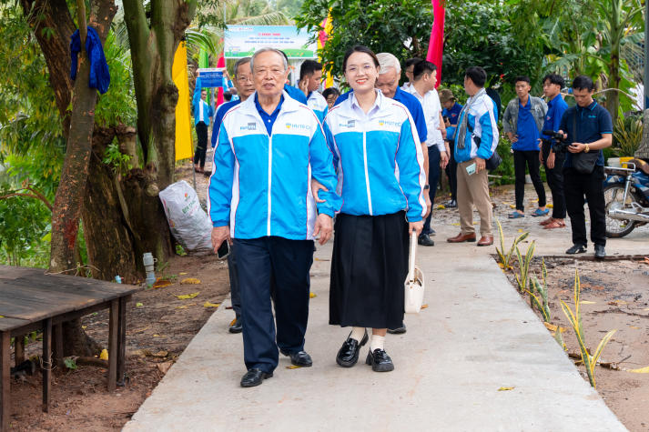 Mùa hè xanh HUTECH 2025 mặt trận Đồng Tháp: Hành trình trưởng thành, gắn kết và lan tỏa yêu thương 64