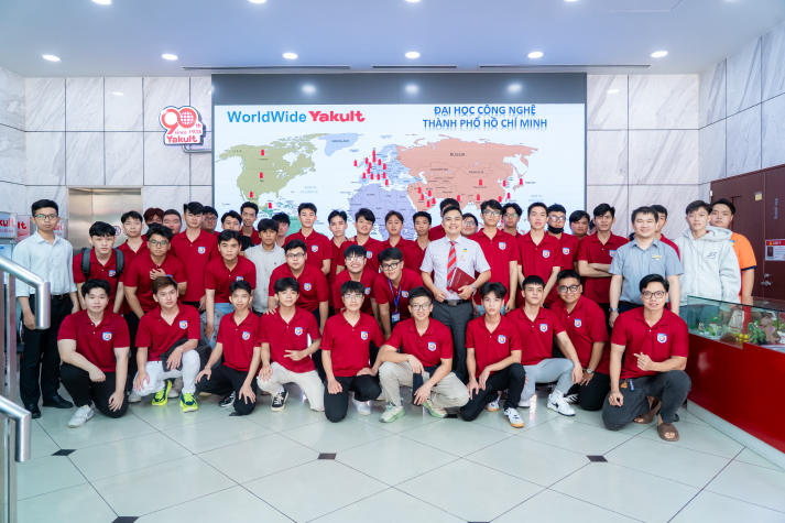 Sinh viên Viện Kỹ thuật khám phá quy trình vận hành và công nghệ sản xuất tại Nhà máy Yakult Việt Nam 56