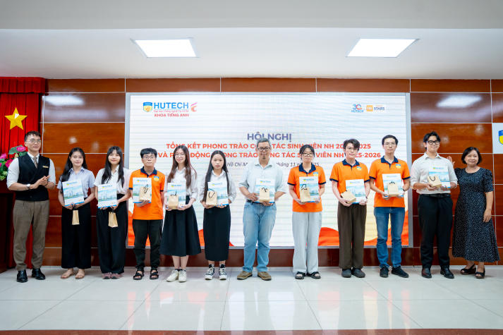 Hội nghị Tổng kết Khoa Tiếng Anh: Nỗ lực - Thành tích - Khát vọng mới 38