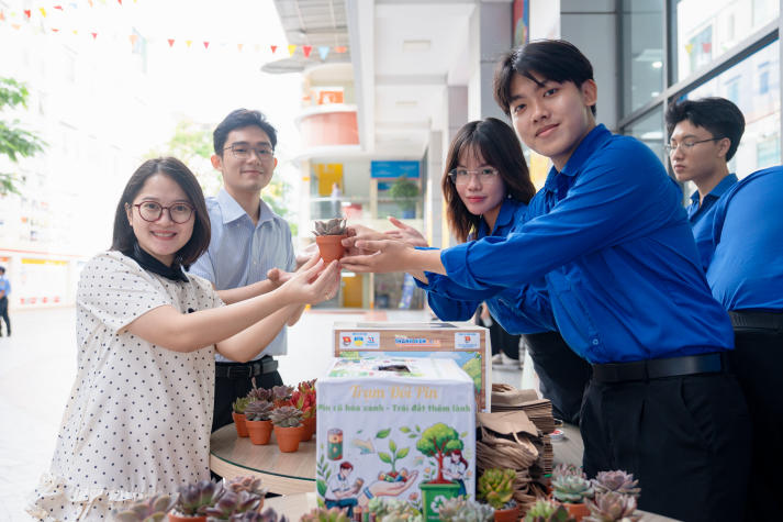 Tự hào 31 năm HUTECH: Tuổi trẻ bùng nổ chuỗi hoạt động chào mừng 51