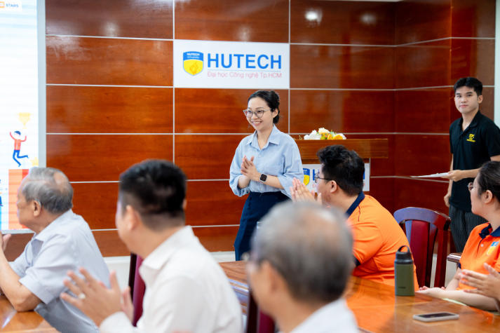 HUTECH trao học bổng “Dám ước mơ - Chạm thành công”, tiếp sức sinh viên vươn lên năm học 2025-2026 41