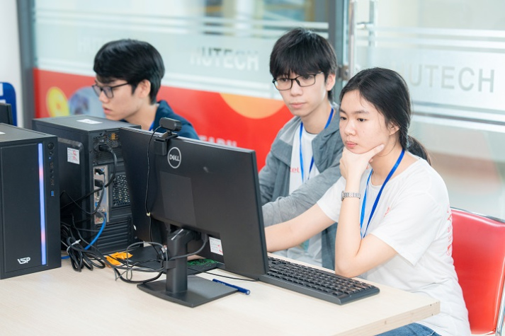 [Ảnh] Gần 1000 thí sinh bước vào chuỗi thử thách công nghệ tại OLP’25, OlpAI’25, Procon’25 và ICPC Asia HCMC 2025 57