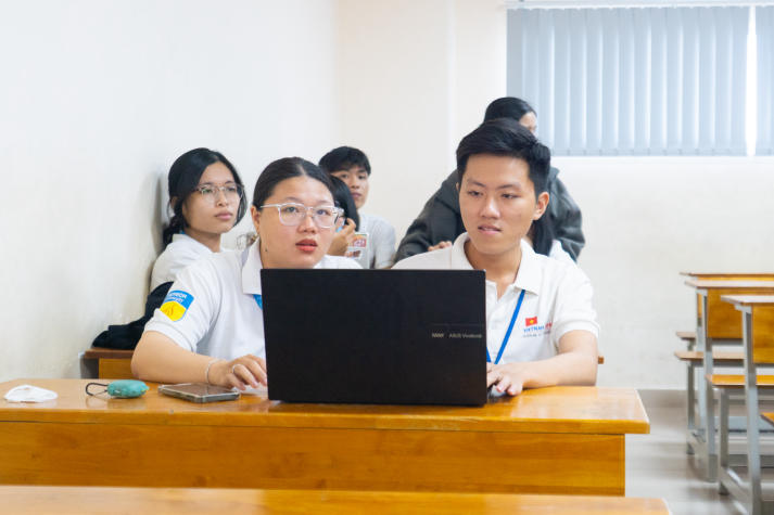 Nhiều sáng kiến thiết thực được trình bày tại buổi nghiệm thu đề tài nghiên cứu khoa học của sinh viên VJIT 49