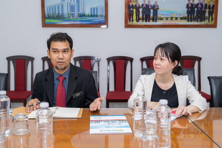 HUTECH welcomed and worked with the Education Office of the Consulate General of Malaysia in Ho Chi Minh City 31