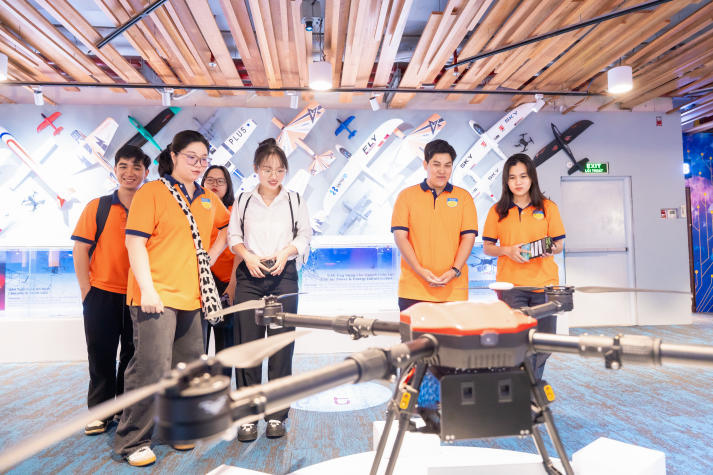 Diễn đàn Quảng cáo sáng tạo 2025 truyền cảm hứng cho thế hệ trẻ HUTECH 17