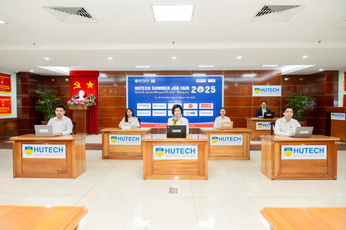 Sinh viên HUTECH “ bắt sóng” việc làm hè cùng Summer Job Fair 2025 53