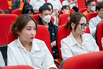Khoa Luật tuyên dương sinh viên tiêu biểu có thành tích cao trong học tập và rèn luyện HK1 năm 2022 - 2023 116