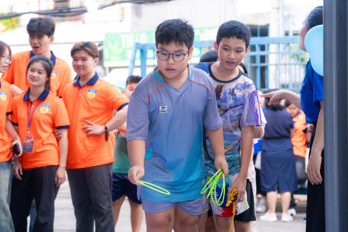 Sinh viên Khoa Thú y và hành trình thắp sáng “Vầng trăng tuổi thơ” 2025 111