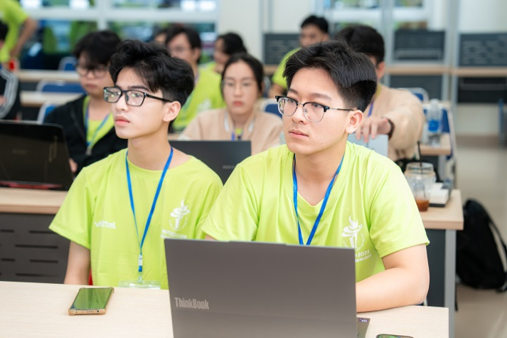 [Ảnh] Gần 1000 thí sinh bước vào chuỗi thử thách công nghệ tại OLP’25, OlpAI’25, Procon’25 và ICPC Asia HCMC 2025 87