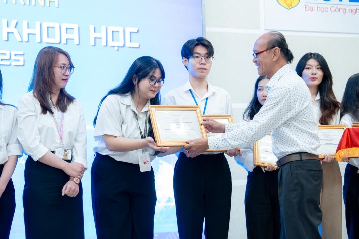 HUTECH phát động Phong trào sinh viên nghiên cứu khoa học năm học 2024-2025 89