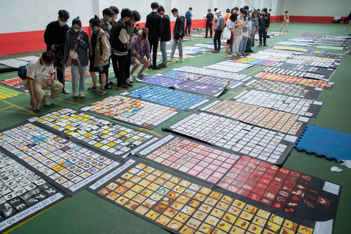 Sinh viên Thiết kế đồ họa “trình làng” loạt sản phẩm cuối kỳ ấn tượng tại triển lãm 100