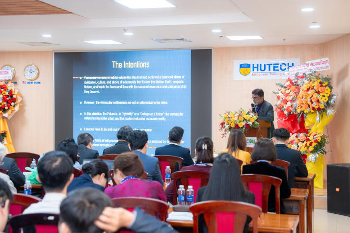 Chạm đến tri thức toàn cầu từ những diễn đàn học thuật không biên giới tại HUTECH 61