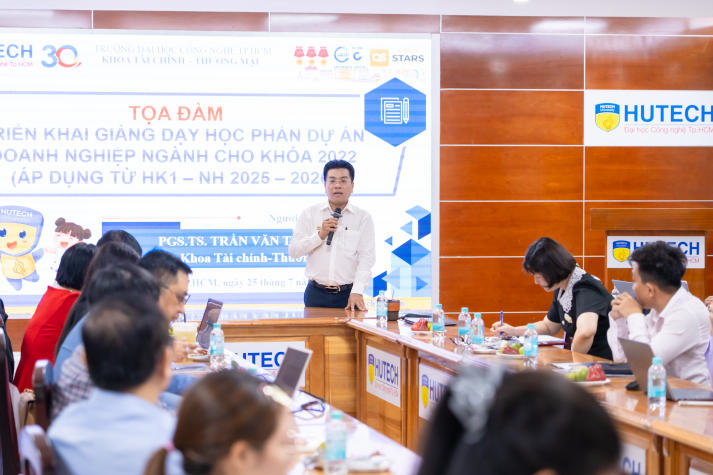 Khoa Tài chính - Thương mại thảo luận triển khai học phần Dự án doanh nghiệp cho khóa 2022 37