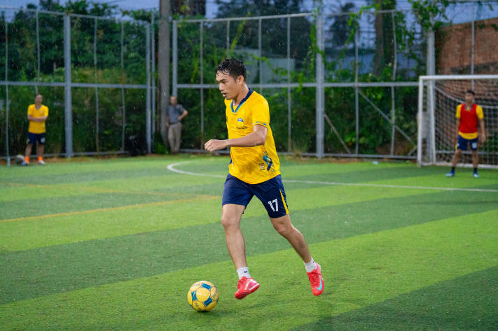 [Hội thao CB-GV-NV HUTECH 2025]: Rực lửa với những cuộc rượt đuổi tỷ số bộ môn Bóng đá nam 77