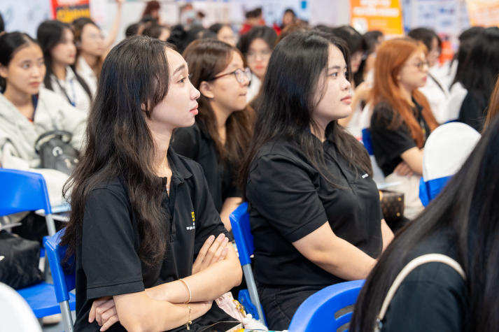 Sinh viên ngành Quản trị sự kiện cập nhật xu hướng sáng tạo tại Tuần lễ Quảng cáo và Giải trí 64