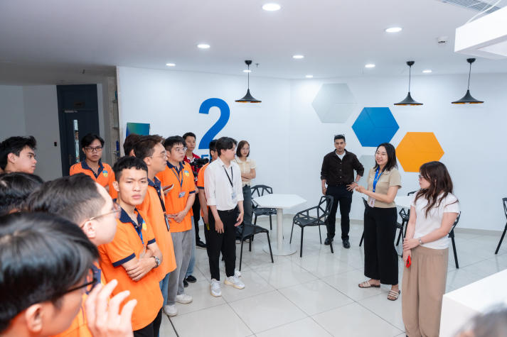 HUTECH IT Office Tour 2025: Sinh viên khám phá môi trường làm việc tại "ông lớn" ngành công nghệ FPT IS 57