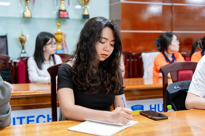 Nghe chuyện nghề, sinh viên Tâm lý học HUTECH tiếp thêm lửa nhiệt huyết theo đuổi đam mê 69