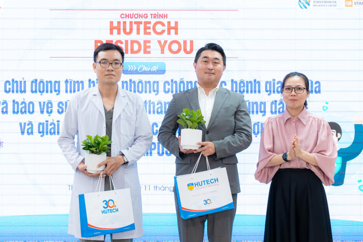 Sinh viên HUTECH trang bị “tấm khiên” bảo vệ sức khoẻ lúc giao mùa cùng chuyên gia 15
