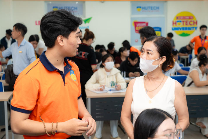Ấn tượng ngày nhập học: HUTECH chào đón tân sinh viên bằng sự chuyên nghiệp và nhiệt tình 91
