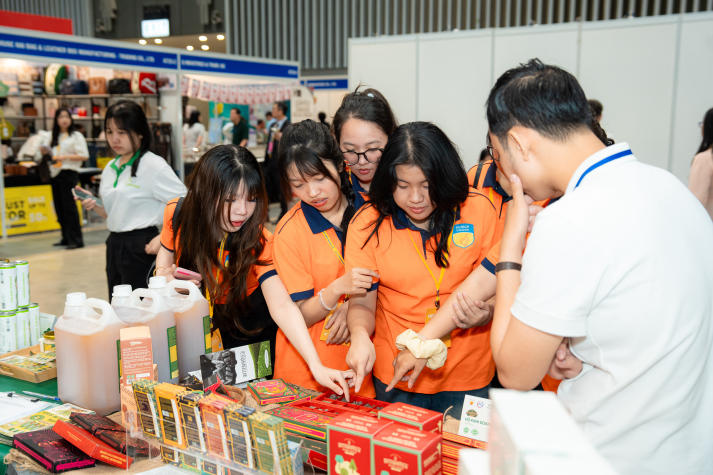 Vietnam Bakery Show 2025 - “lớp học thực tế” quy mô lớn dành cho sinh viên Công nghệ thực phẩm 57