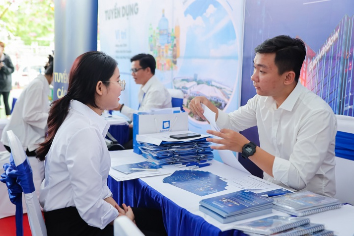 Mời cựu sinh viên về trường, đồng hành cùng HUTECH ALUMNI JOB FAIR 2025 27