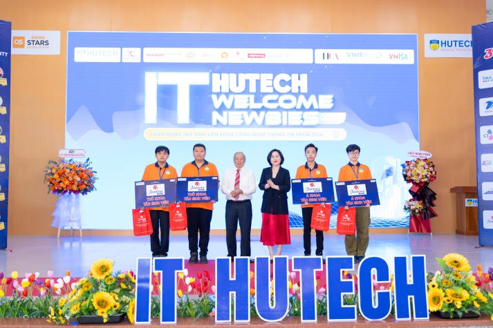 Tân sinh viên Khoa Công nghệ thông tin nắm bắt chiến lược học tập hiệu quả từ chuyên gia 77