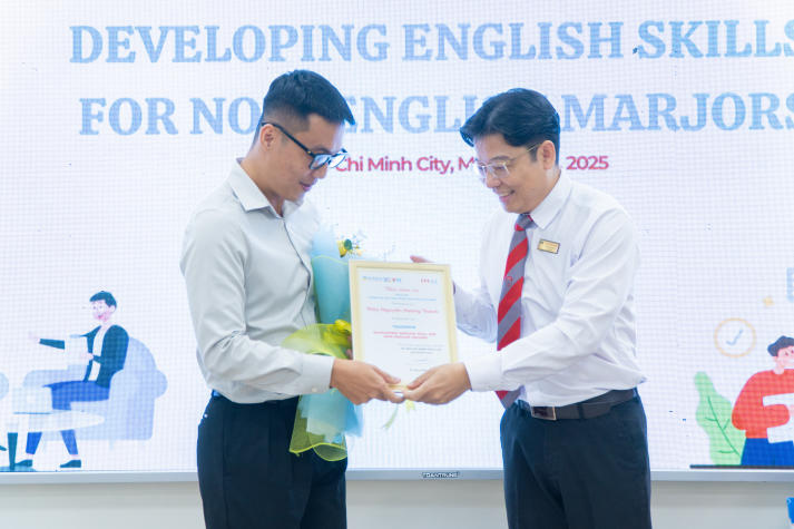 Chinh phục tiếng Anh, sinh viên Khoa Luật vững hành trang hội nhập 20