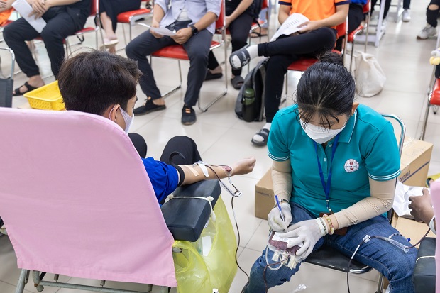 Sinh viên HUTECH hăng hái tham gia hiến máu cứu người 70