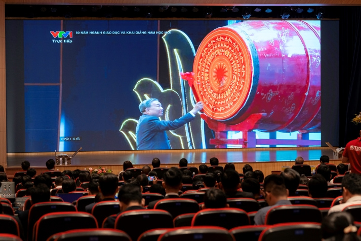 HUTECH opens the 2025-2026 academic year alongside the national celebration of 80 years of Vietnam’s education 37