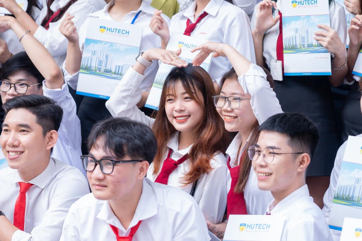 Khoa Quản trị Du lịch - Nhà hàng - Khách sạn tuyên dương 210 sinh viên tiêu biểu HKI năm học 2022-2023 92