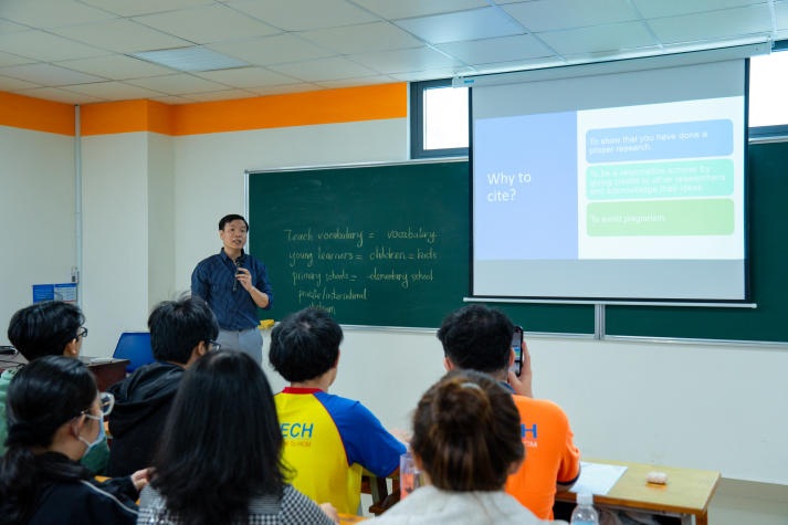 Rèn bút lực - mở tư duy: Sinh viên Khoa Tiếng Anh làm chủ hành trình viết nghiên cứu khoa học 54