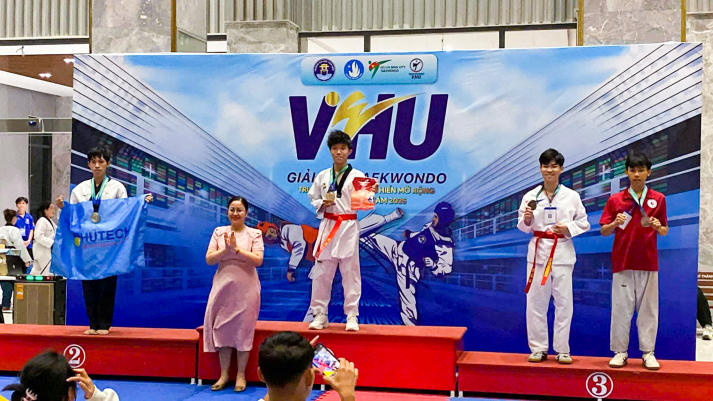 Đội tuyển Taekwondo HUTECH gặt hái 16 huy chương tại Cup Taekwondo Trường Đại học Văn Hiến mở rộng lần thứ IX 45