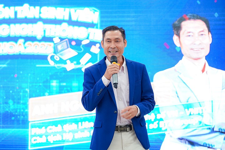 Khoa Công nghệ thông tin HUTECH tưng bừng chào đón tân binh về ngôi nhà chung 71