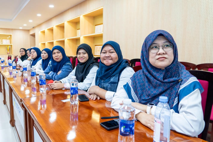 Ampangan Vocational College visits HUTECH and tours facilities at Saigon Hitech Park Campus 36