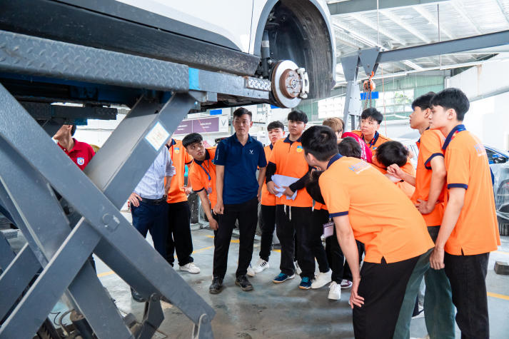 Tham quan thực tế VinFast, sinh viên Viện Kỹ thuật bước gần hơn đến công nghệ giao thông xanh 58