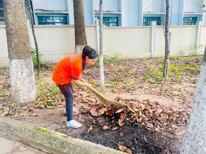 Mùa hè xanh HUTECH 2025: Bước chân tình nguyện, lan tỏa niềm tin 102