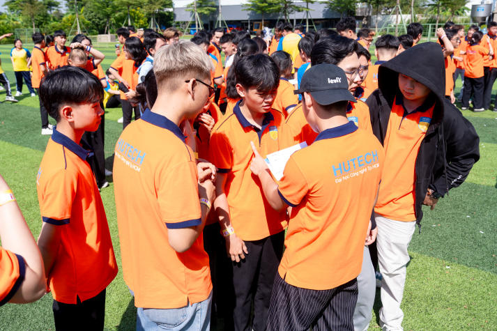 [Video] “iHUTECH - iStart - iShine”: Hành trình gắn kết tân binh Viện Đào tạo Quốc tế 2025 65